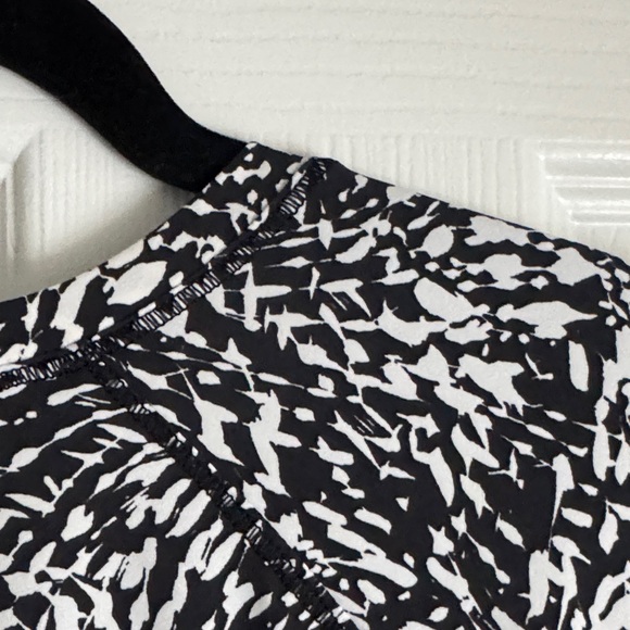 Athleta Patterned Short Sleeve Athletic Top M - Picture 15 of 16